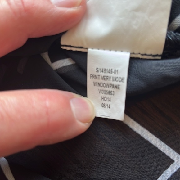 Old Navy Sheer Window Pane Button Up Blouse Black and White Size M Long Sleeves - Picture 12 of 15